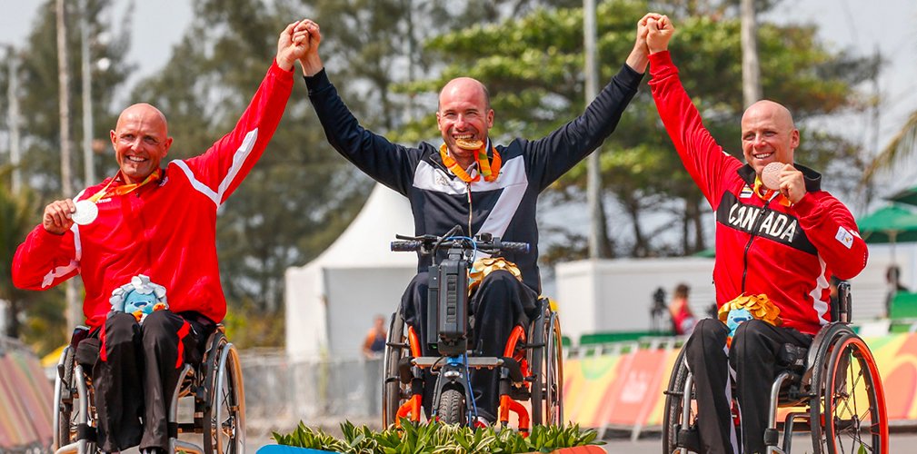 A Rio 2016 vince l'oro nella crono e nella staffetta con Mazzone e Zanardi.